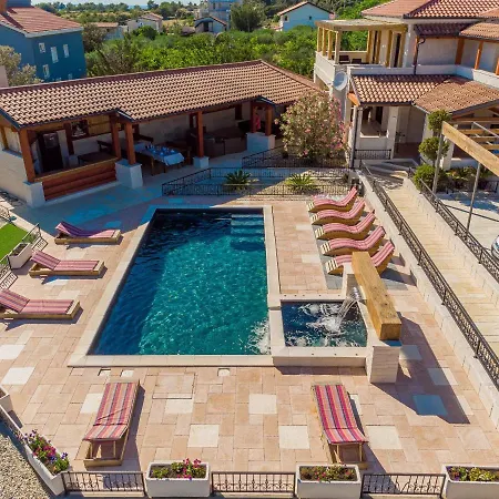 Frenky Zadarvillas