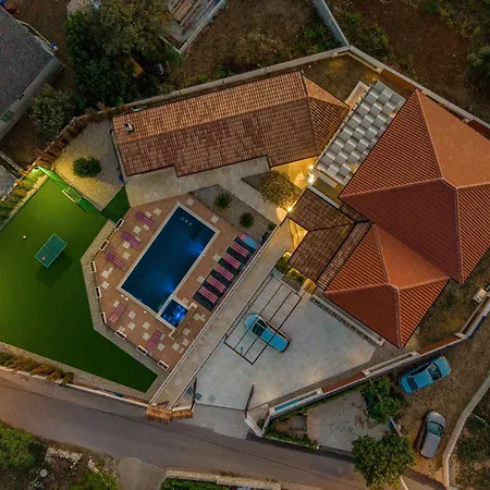 Frenky Zadarvillas